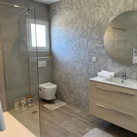 Holiday home Dependance Maisonnette Paisible Piscine Privee